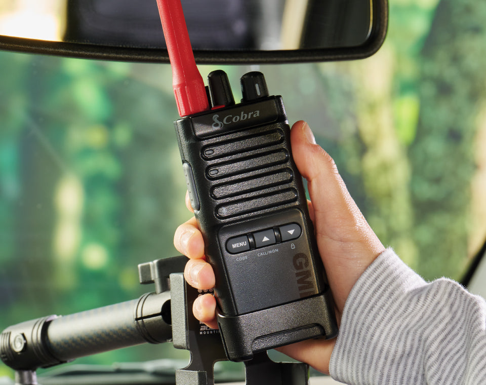 Handheld Cobra Trailblazer 500 GMRS radio